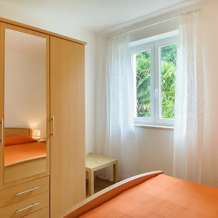 And Nadia With Garden 公寓